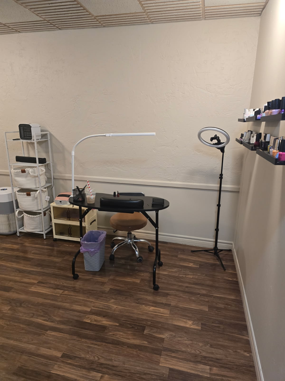 Manicure station with nail colour display